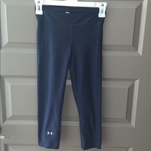 UNDER ARMOUR navy cropped leggings